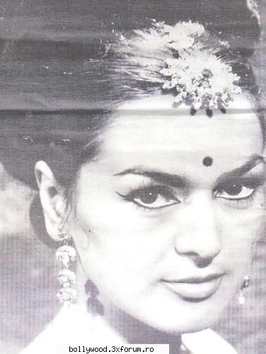 cu totii am auzit de narghita o cantareata de romana stabilita in india.
ei bine ea a adus acest