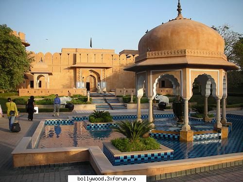 pictures from india Regizor